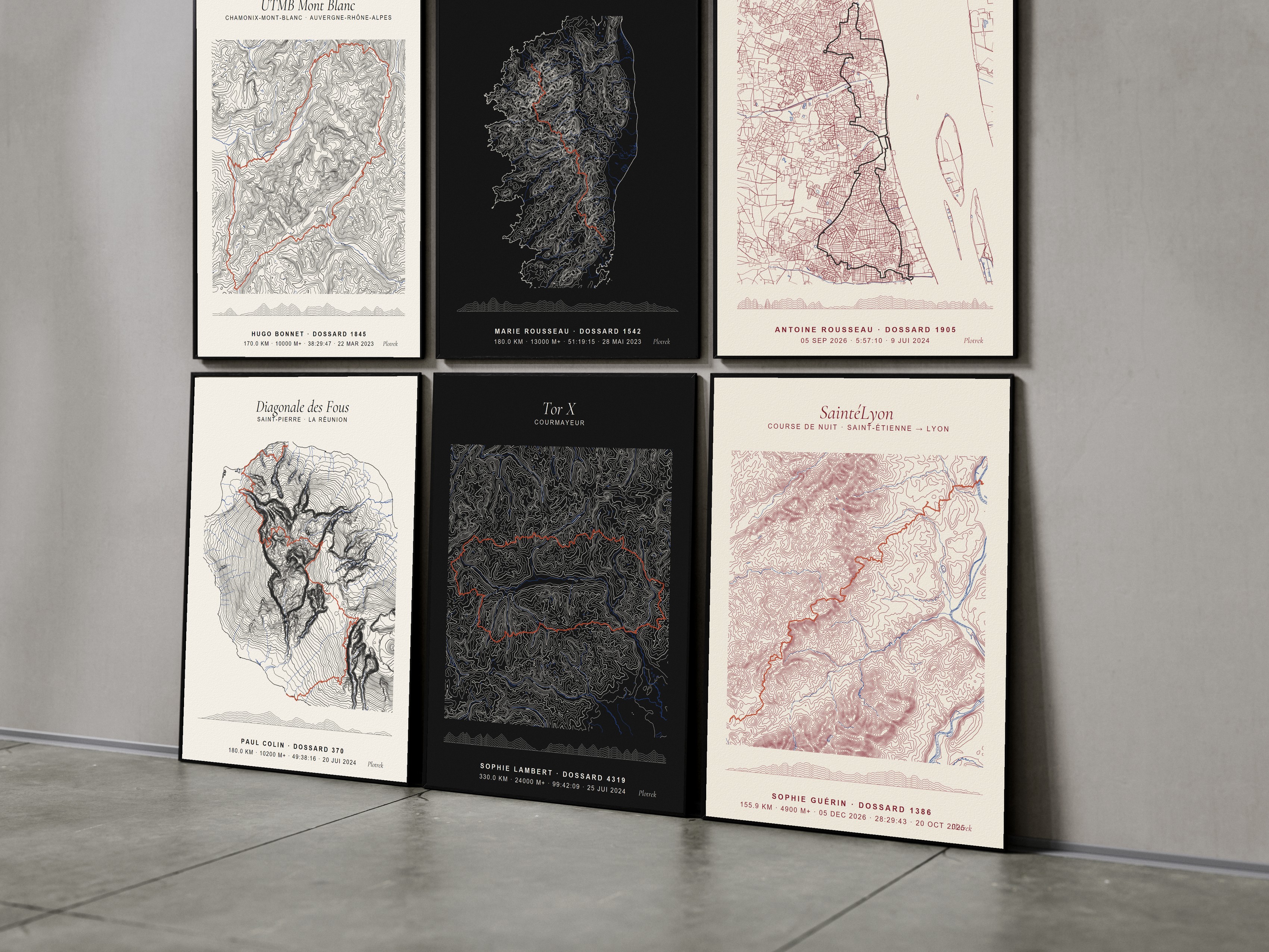 Mur de posters topographiques Plotrek — UTMB, GR20, Diagonale, Tor des Géants, SaintéLyon — tracés au stylo